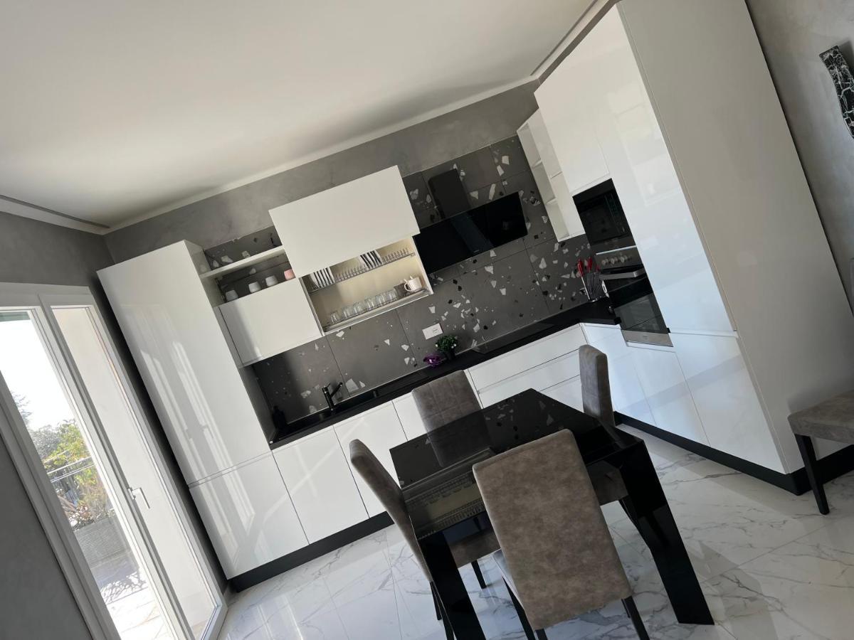 Corso Montecarlo Apartment Ventimiglia Luaran gambar